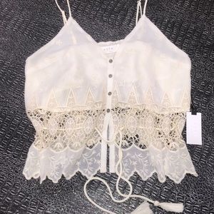 ASTR silky flirty top!BNWT/Size L adjustable straps/crochet embroid scallop det